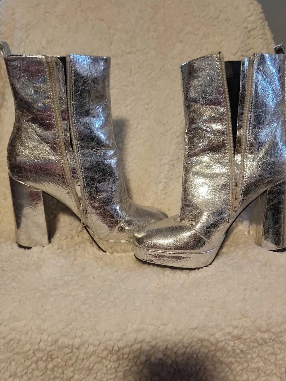 Report shiny metallic